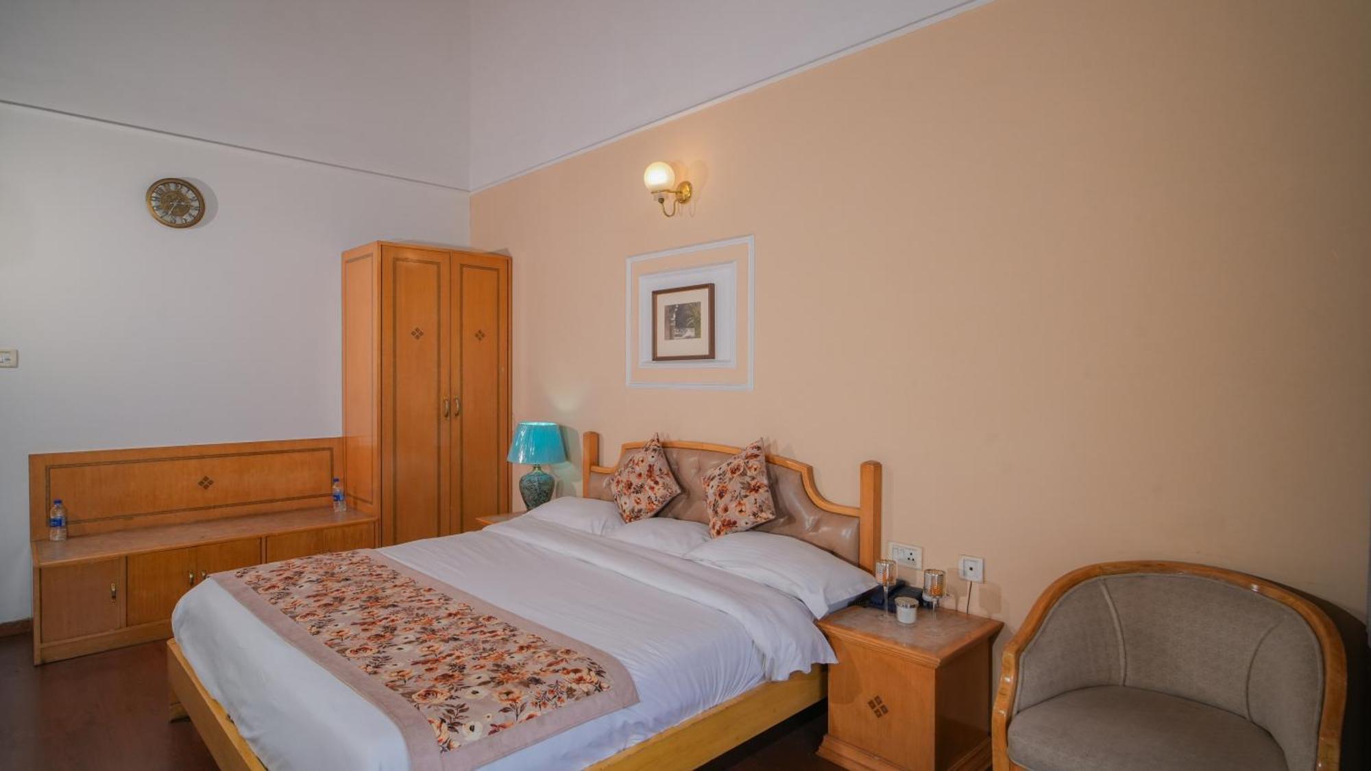 Neelesh Inn- A Luxury Lake View Hotel- 20 Kms From Nainital Bhīm Tāl Exterior foto