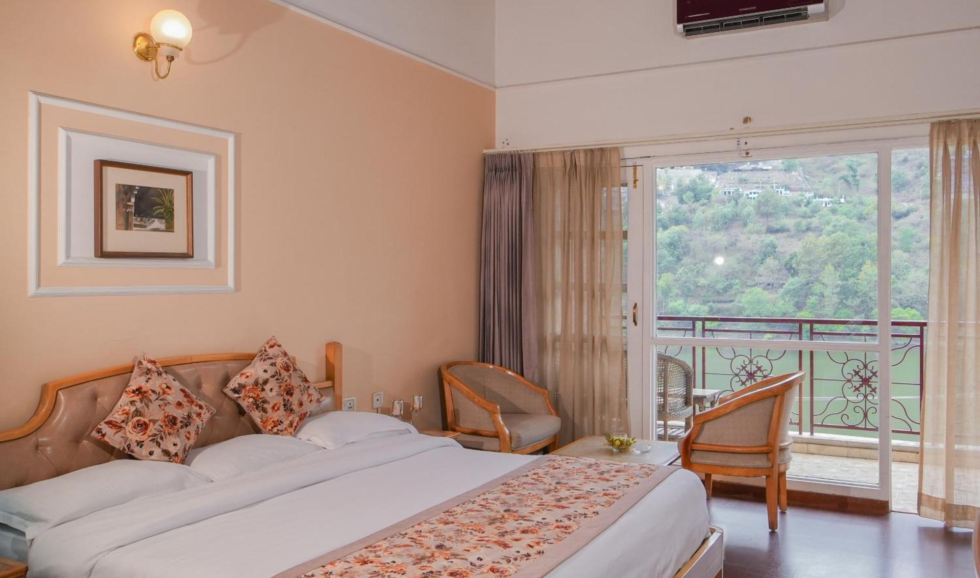 Neelesh Inn- A Luxury Lake View Hotel- 20 Kms From Nainital Bhīm Tāl Exterior foto