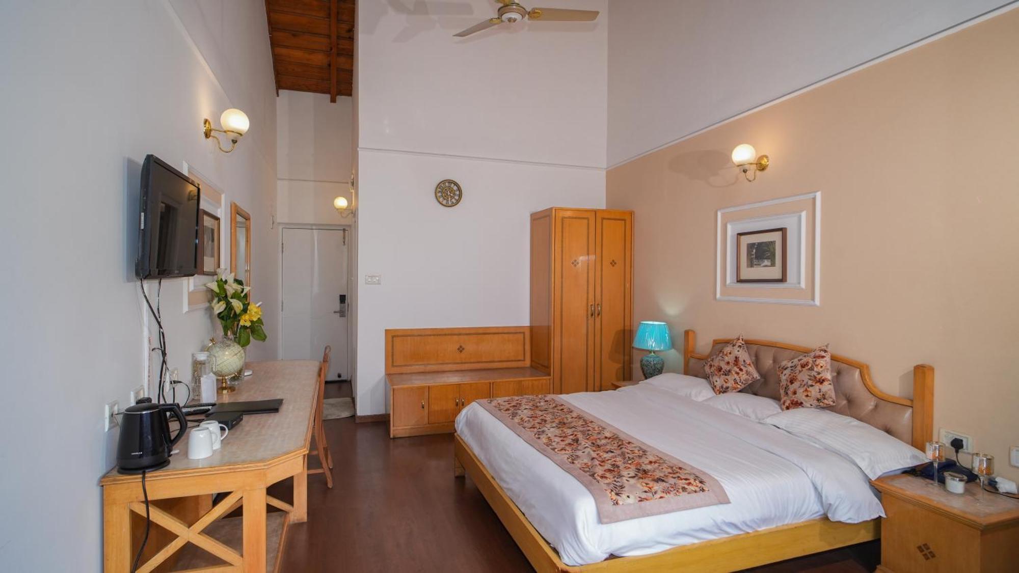 Neelesh Inn- A Luxury Lake View Hotel- 20 Kms From Nainital Bhīm Tāl Exterior foto