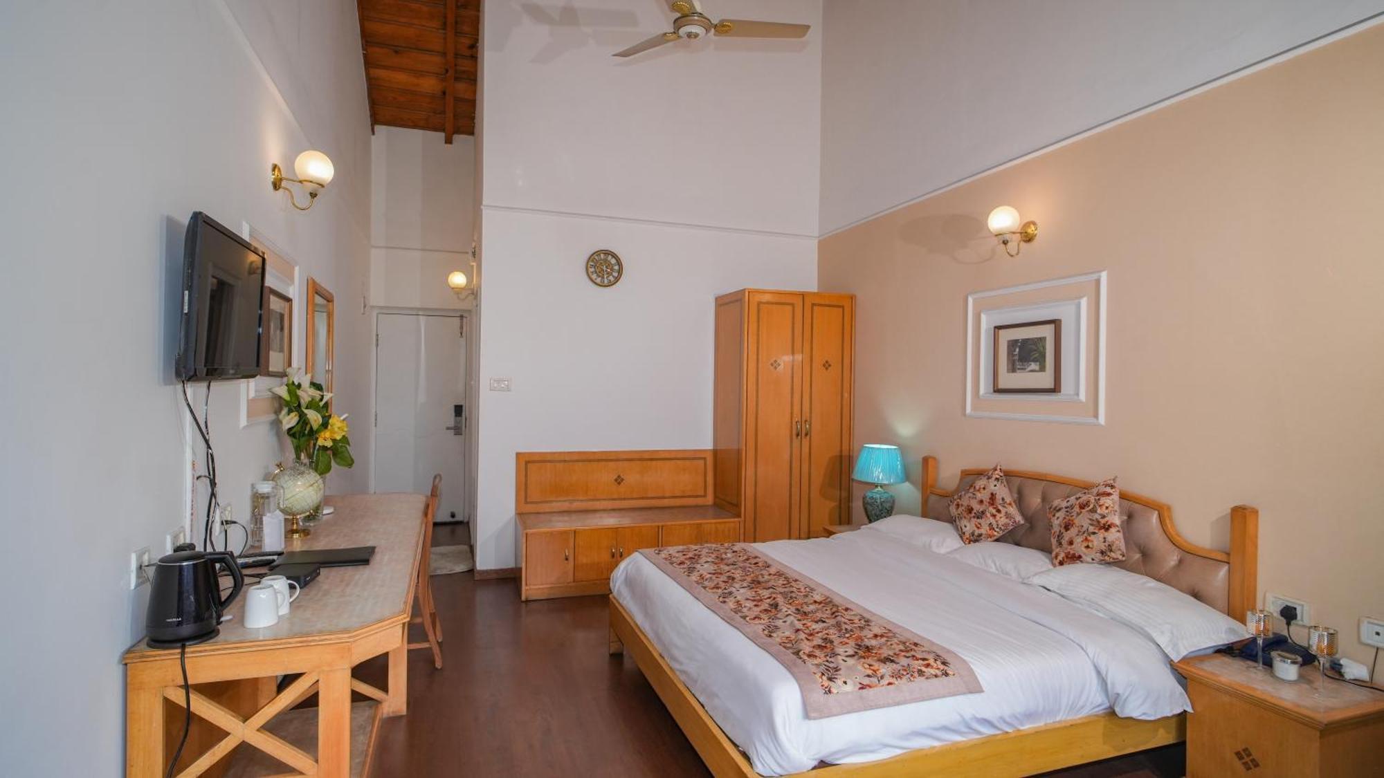 Neelesh Inn- A Luxury Lake View Hotel- 20 Kms From Nainital Bhīm Tāl Exterior foto