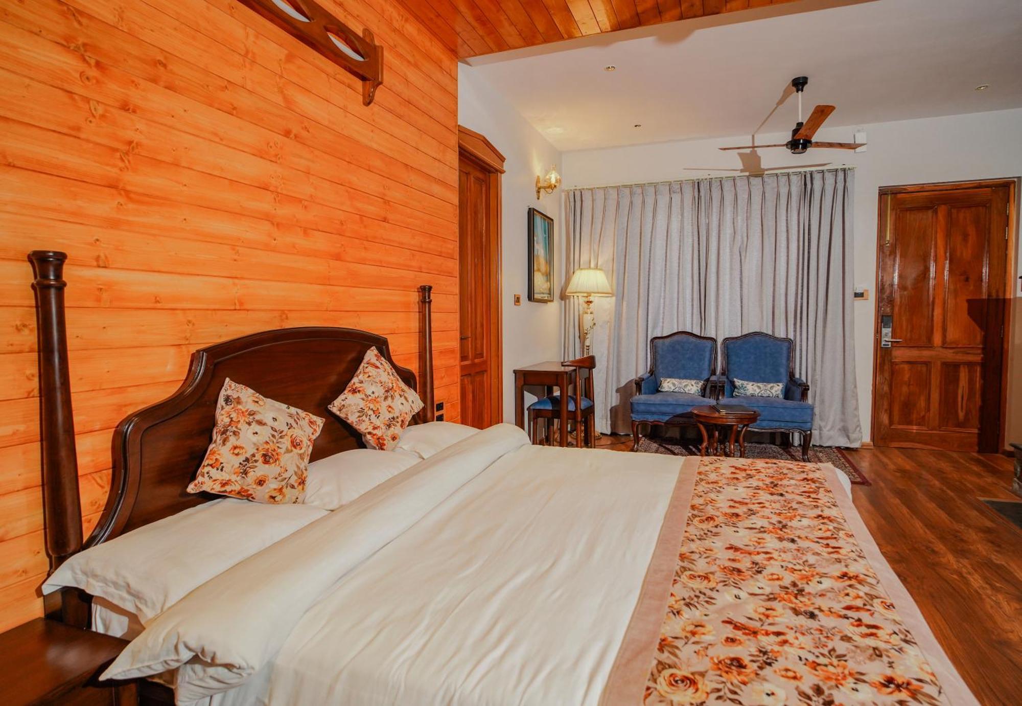 Neelesh Inn- A Luxury Lake View Hotel- 20 Kms From Nainital Bhīm Tāl Exterior foto